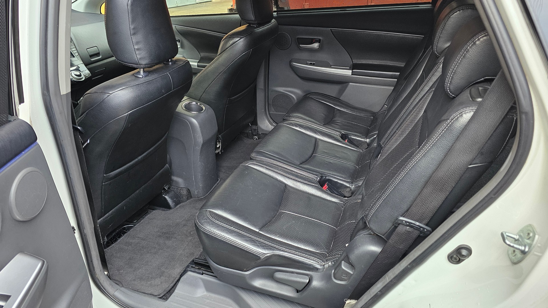 TOYOTA Prius+ 1.8 VVT-i HSD Sol Premium-image-5
