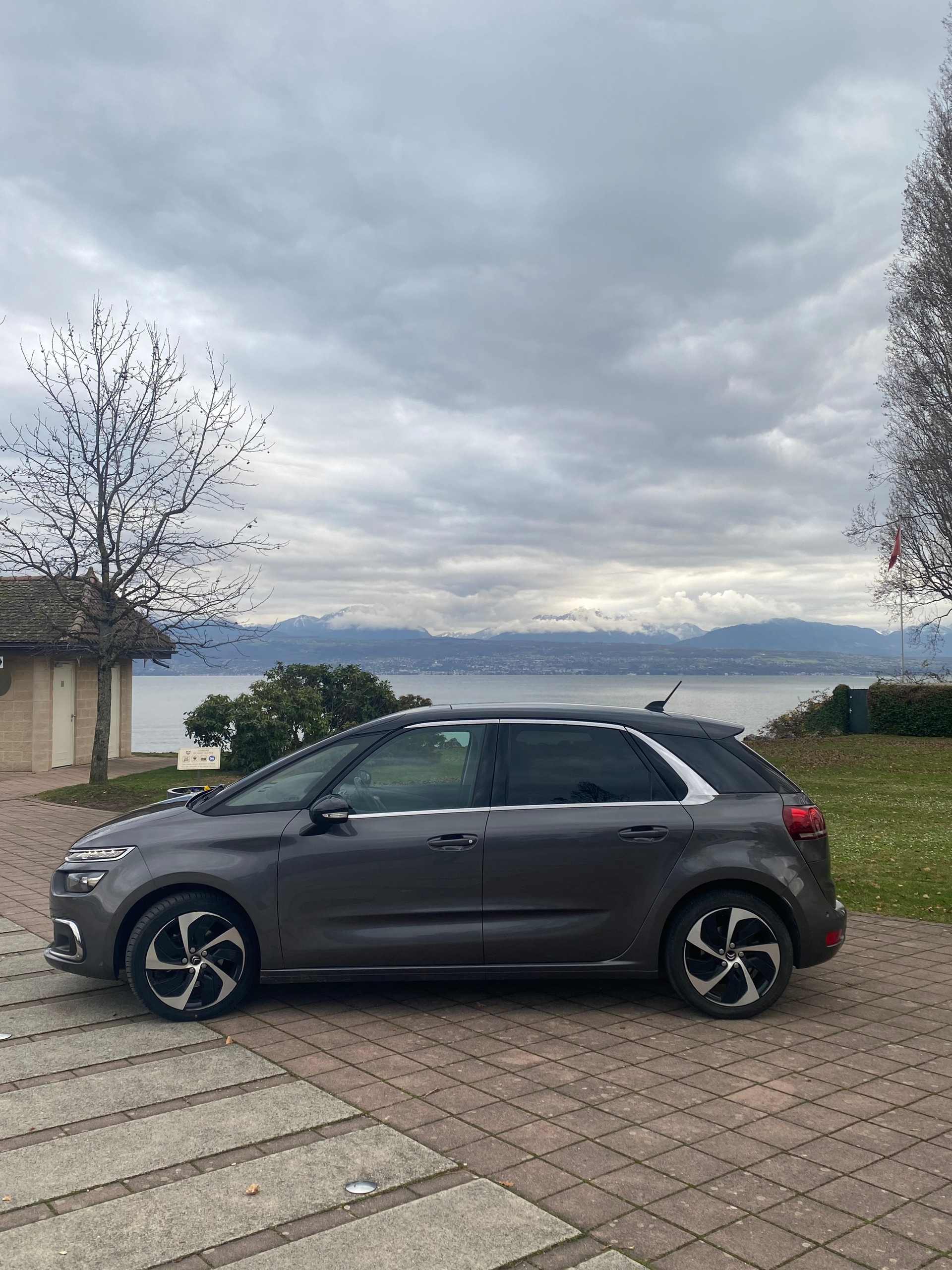 CITROEN C4 Spacetourer 2.0 BlueHDi Shine EAT8-image-3