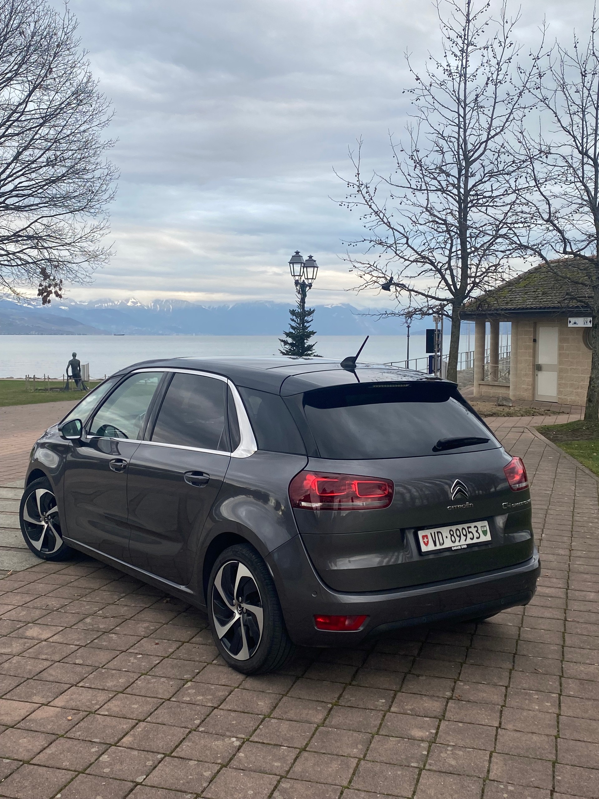 CITROEN C4 Spacetourer 2.0 BlueHDi Shine EAT8-image-4