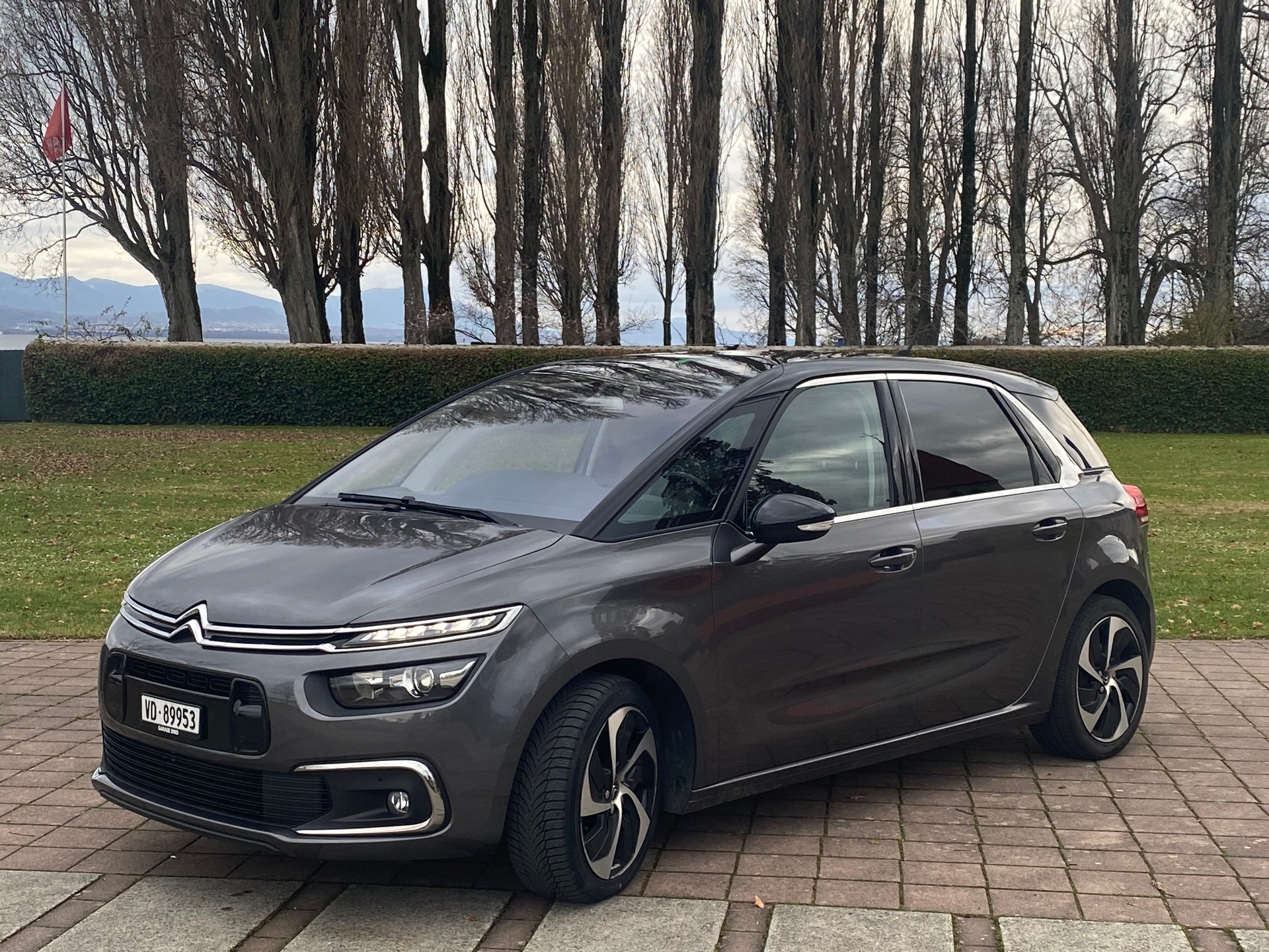 CITROEN C4 Spacetourer 2.0 BlueHDi Shine EAT8-image-2