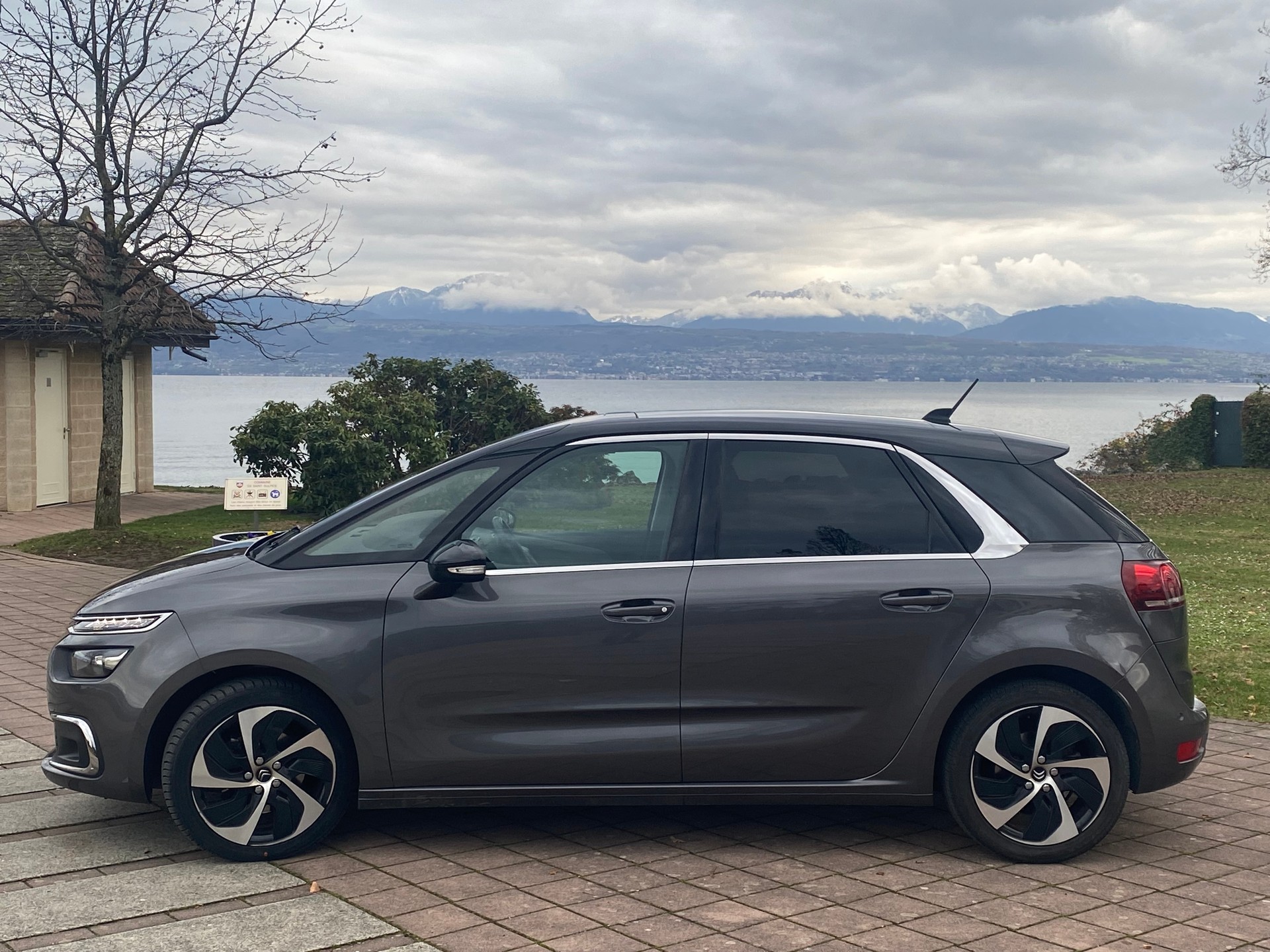 CITROEN C4 Spacetourer 2.0 BlueHDi Shine EAT8-image-1