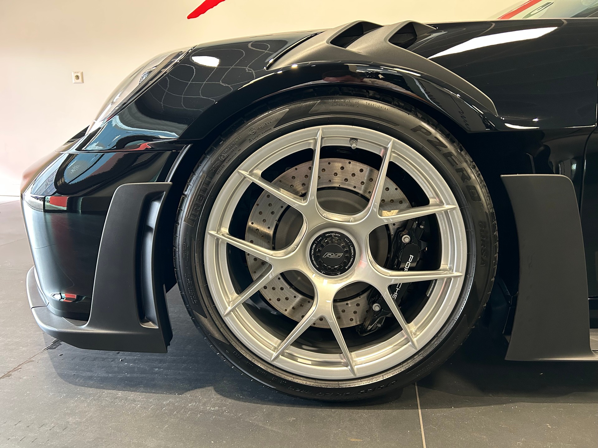 PORSCHE 911 GT3 RS-image-14
