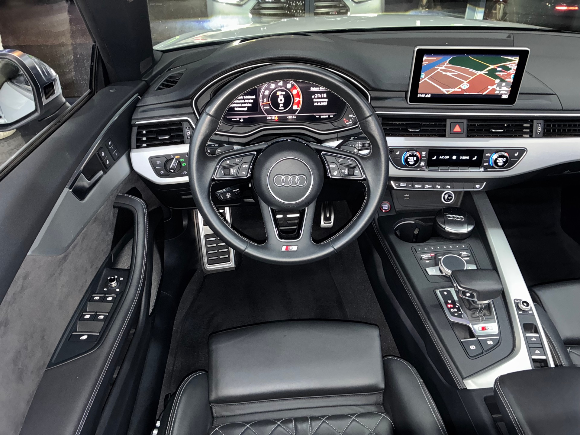 AUDI S5 Cabriolet 3.0 TFSI quattro tiptronic-image-11