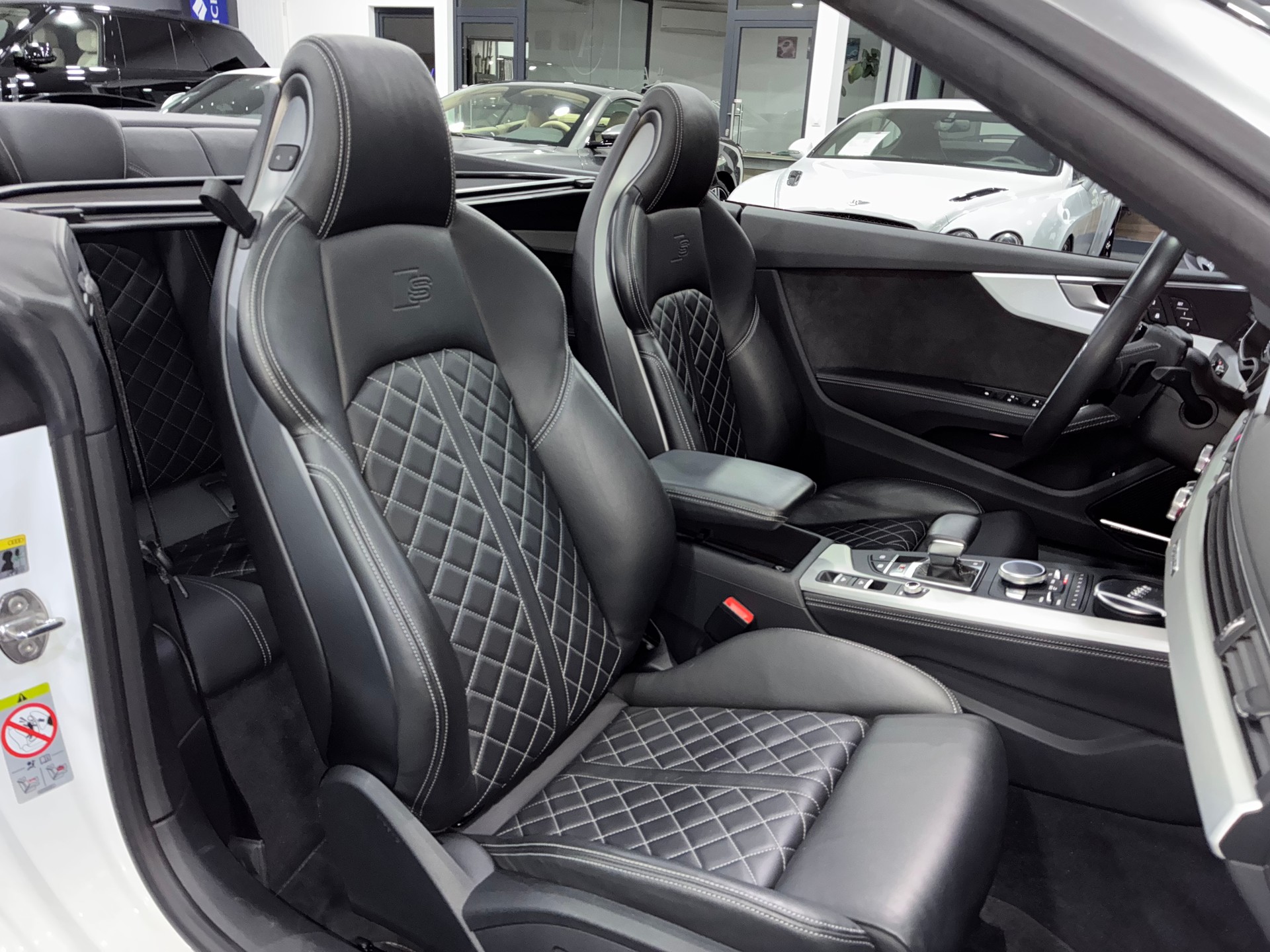 AUDI S5 Cabriolet 3.0 TFSI quattro tiptronic-image-13