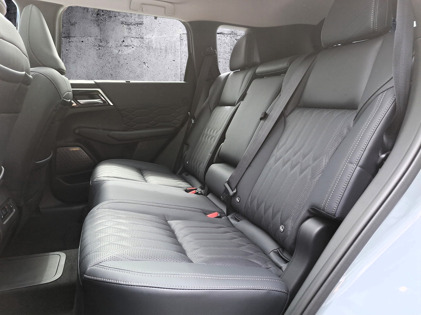 MITSUBISHI Outlander 2.4 PHEV Instyle 4x4-image-14