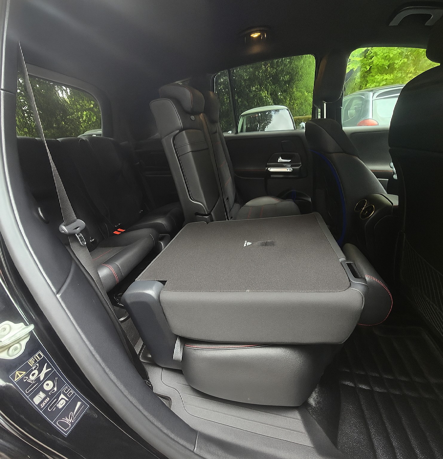 MERCEDES-BENZ GLB 200 d 4Matic AMG Line 8G-Tronic-image-11