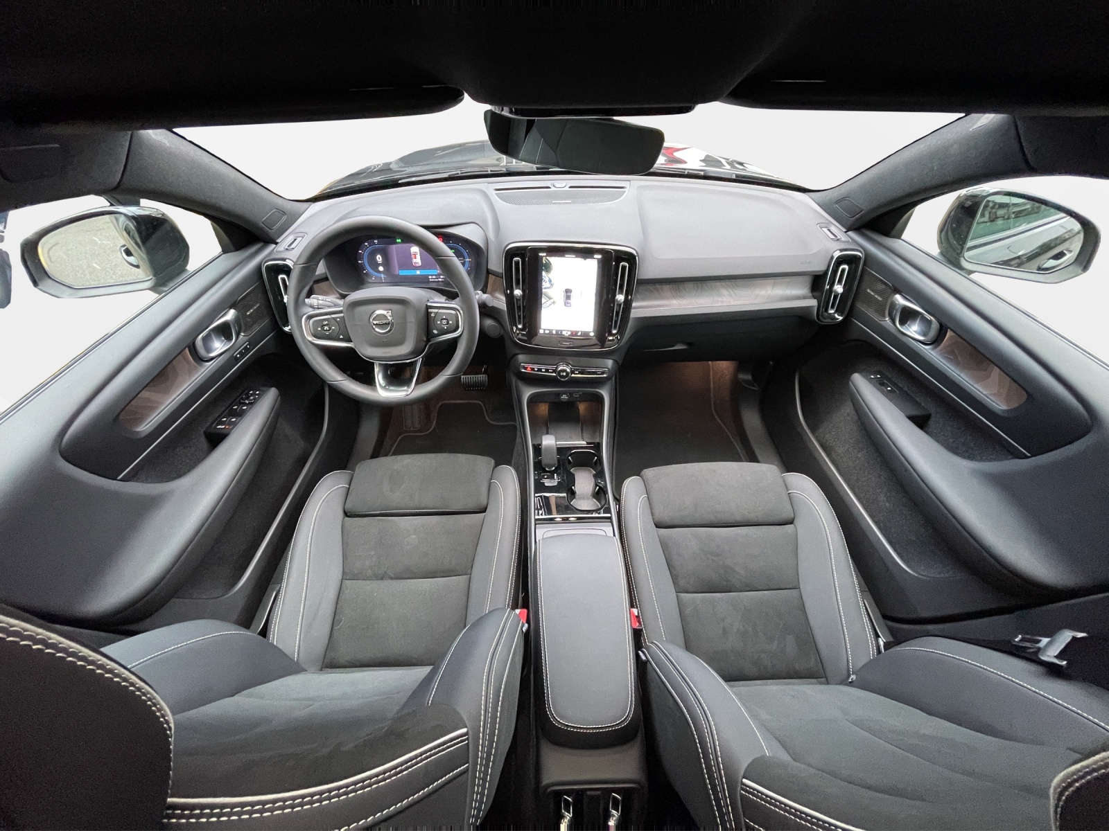 VOLVO C40 P8 Twin Recharge Ultimate AWD-image-10