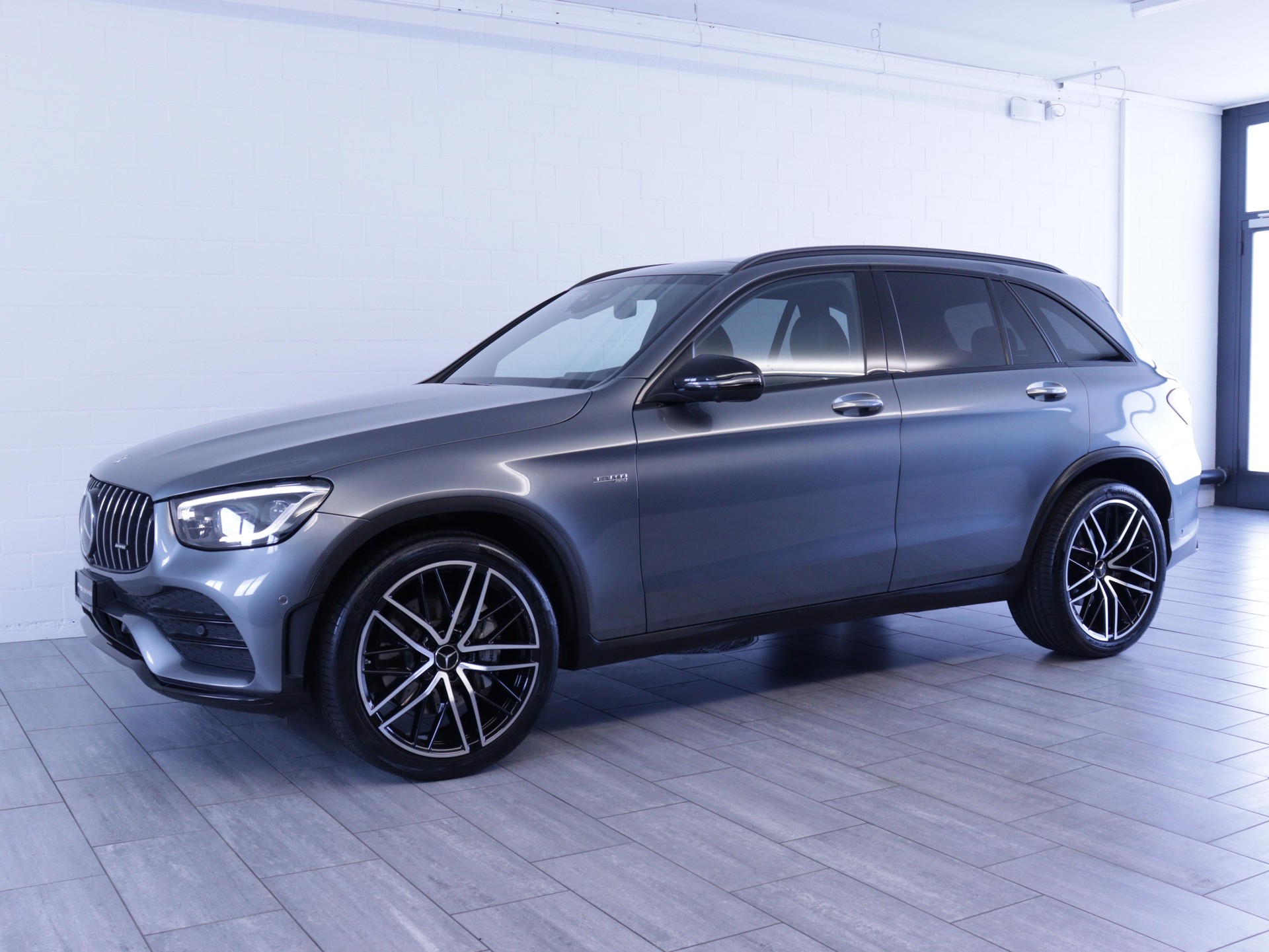 MERCEDES-BENZ GLC 43 AMG 4m-showroom-element-1