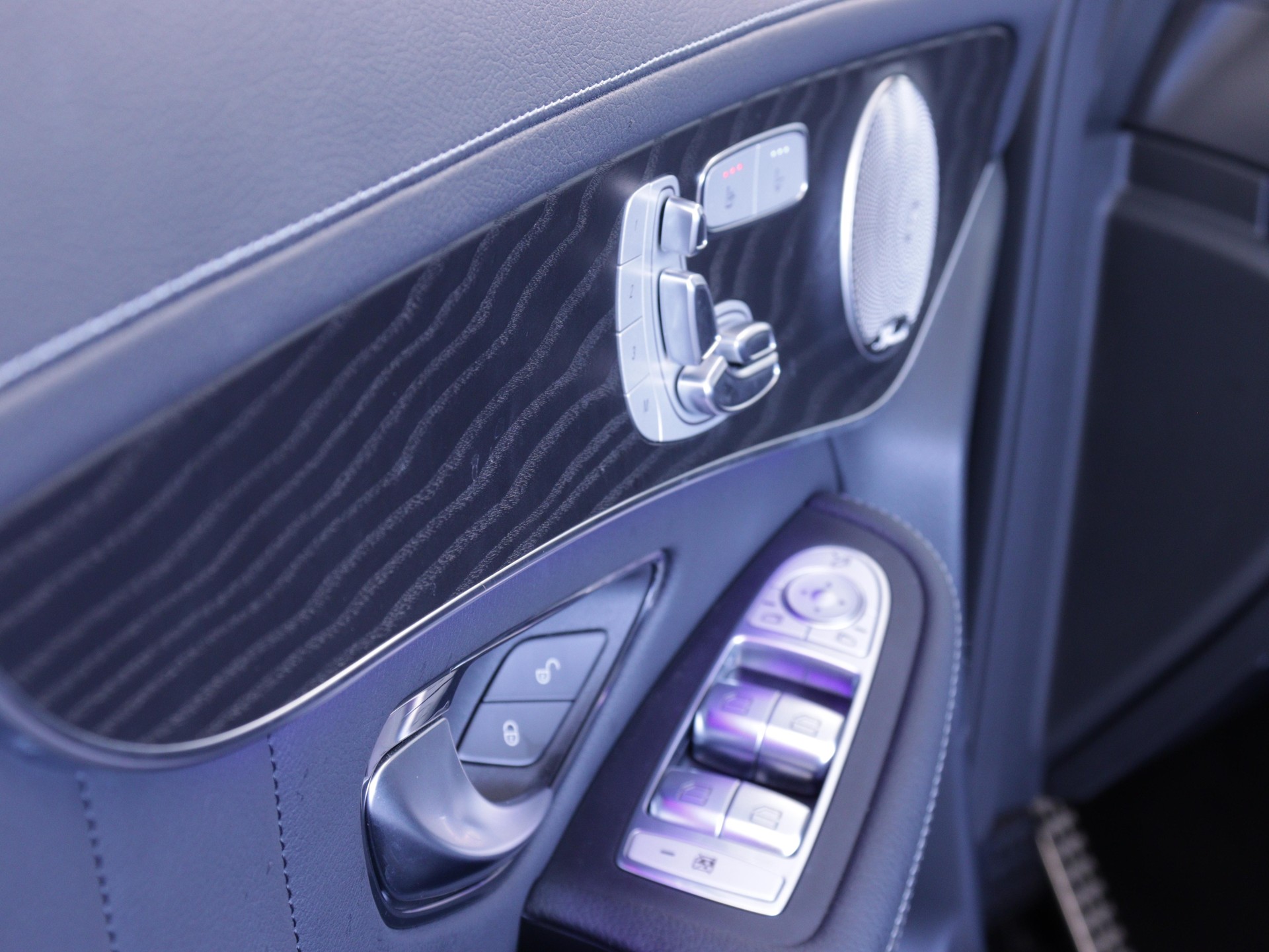 MERCEDES-BENZ GLC 43 AMG 4m-image-9