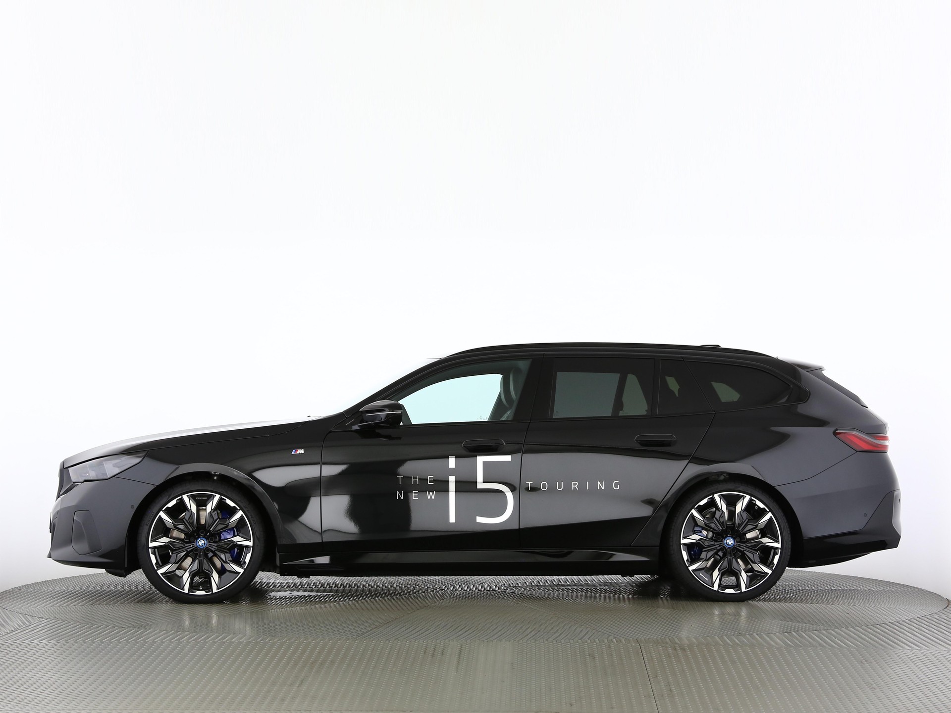BMW i5 M60 xDrive Touring-showroom-element-1