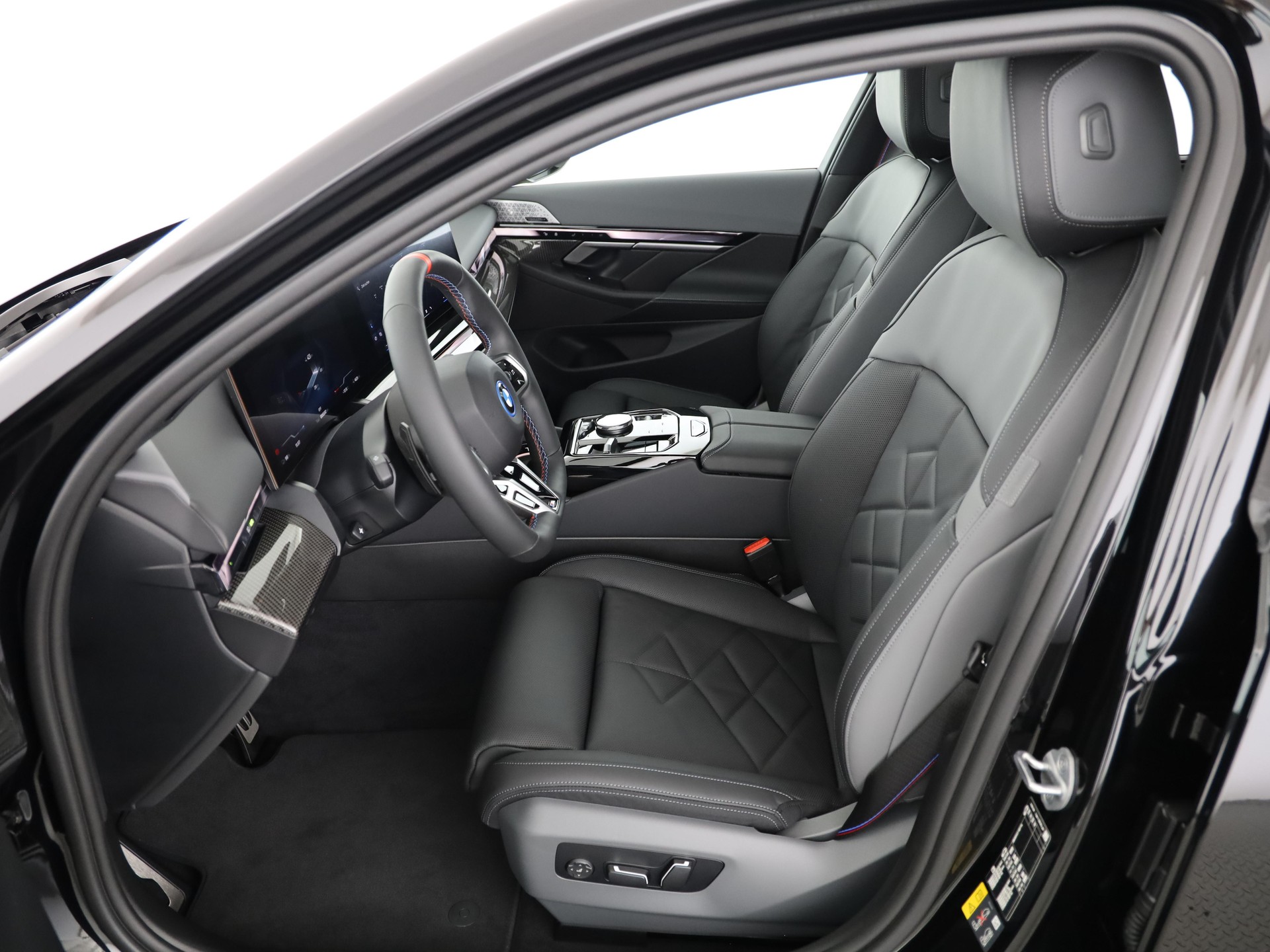 BMW i5 M60 xDrive Touring-showroom-element-3