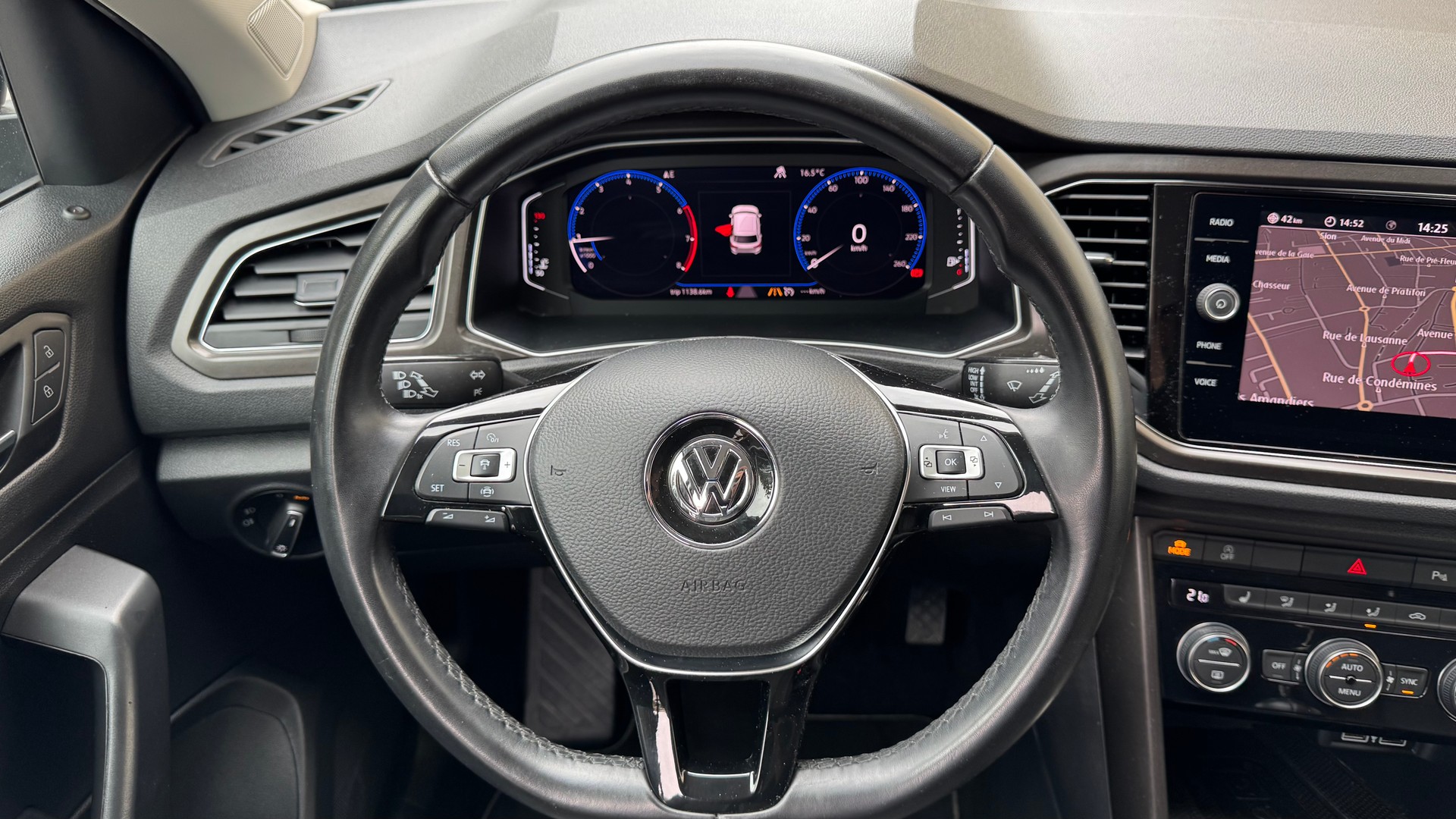 VW T-Roc 1.0 TSI Advance-image-12