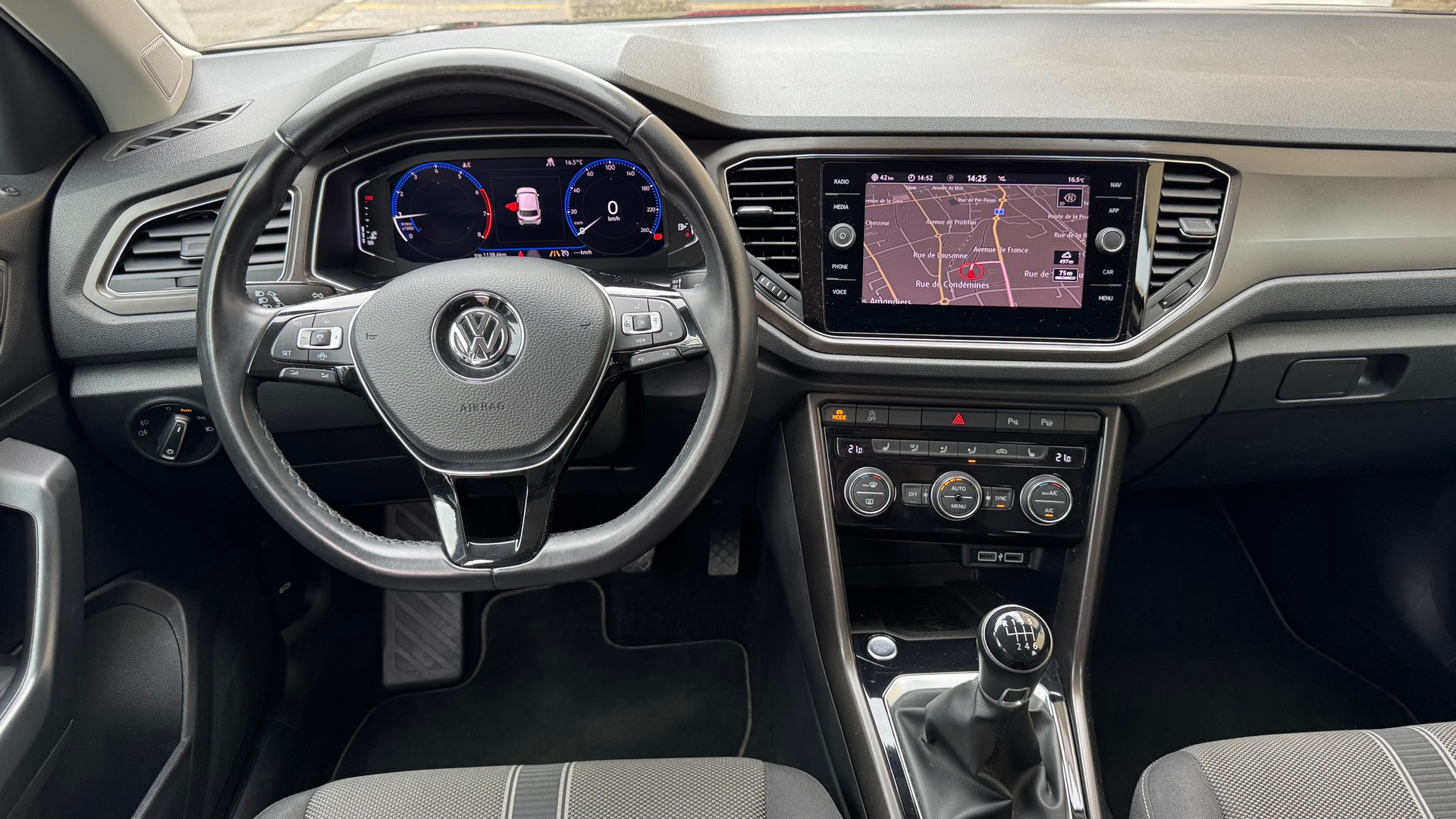 VW T-Roc 1.0 TSI Advance-image-10