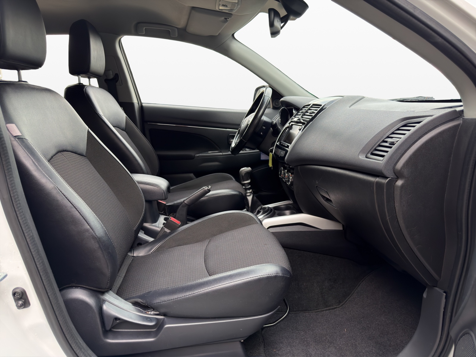 PEUGEOT 4008 1.6 HDi Active 4WD-image-14