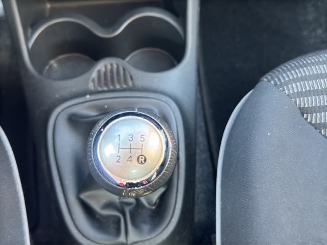 PEUGEOT 107 1.0 Active-image-17