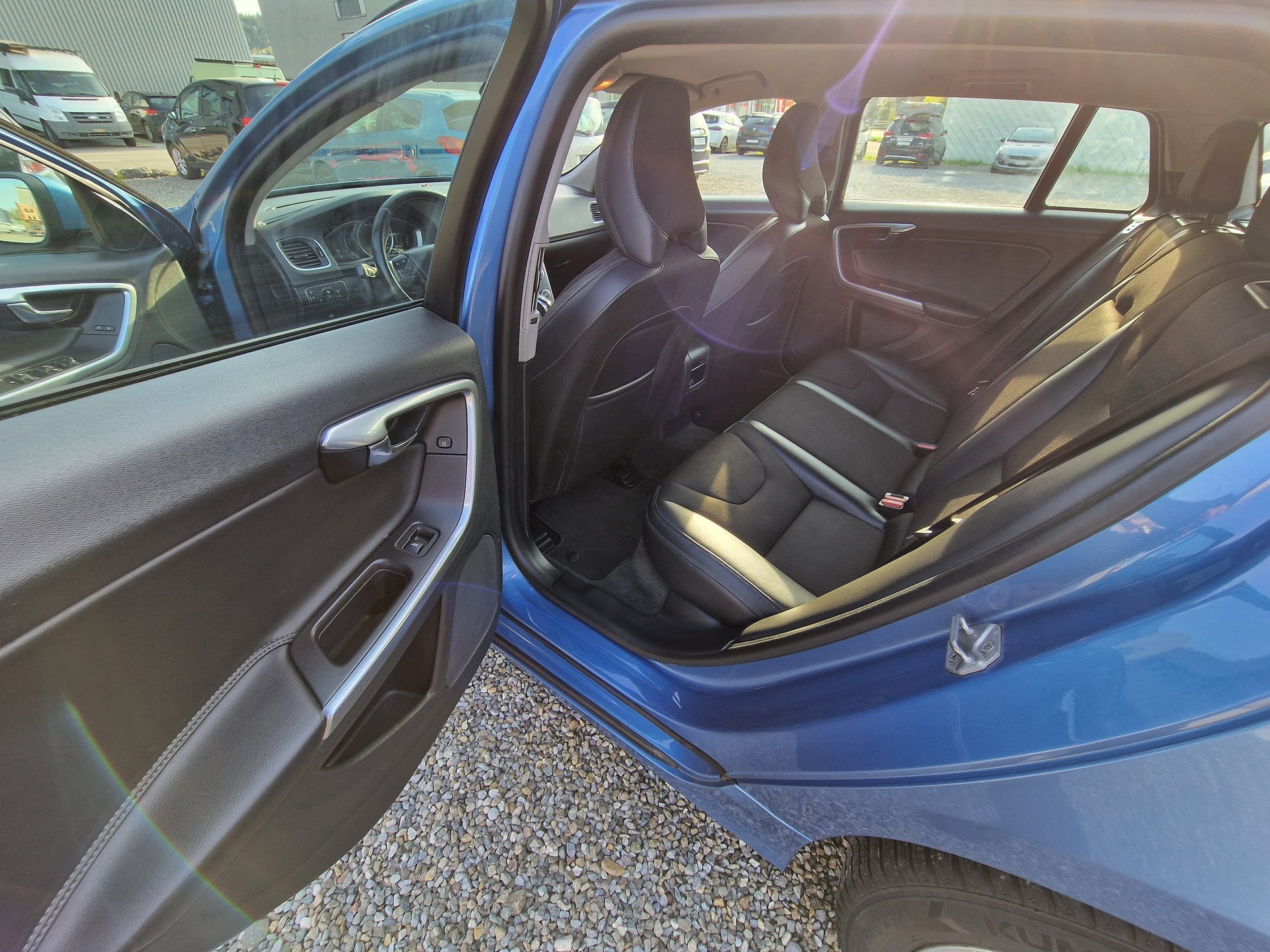 VOLVO V60 D4 Geartronic-image-9