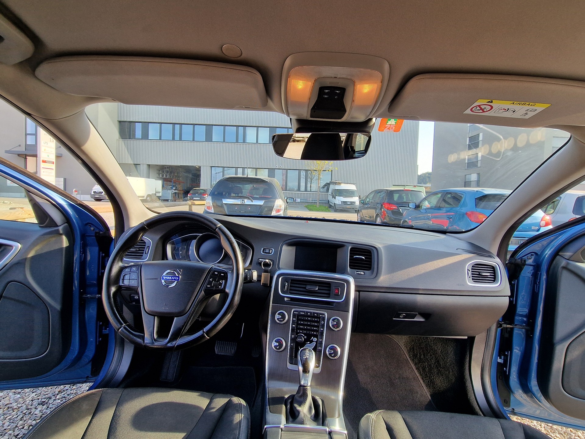 VOLVO V60 D4 Geartronic-image-13