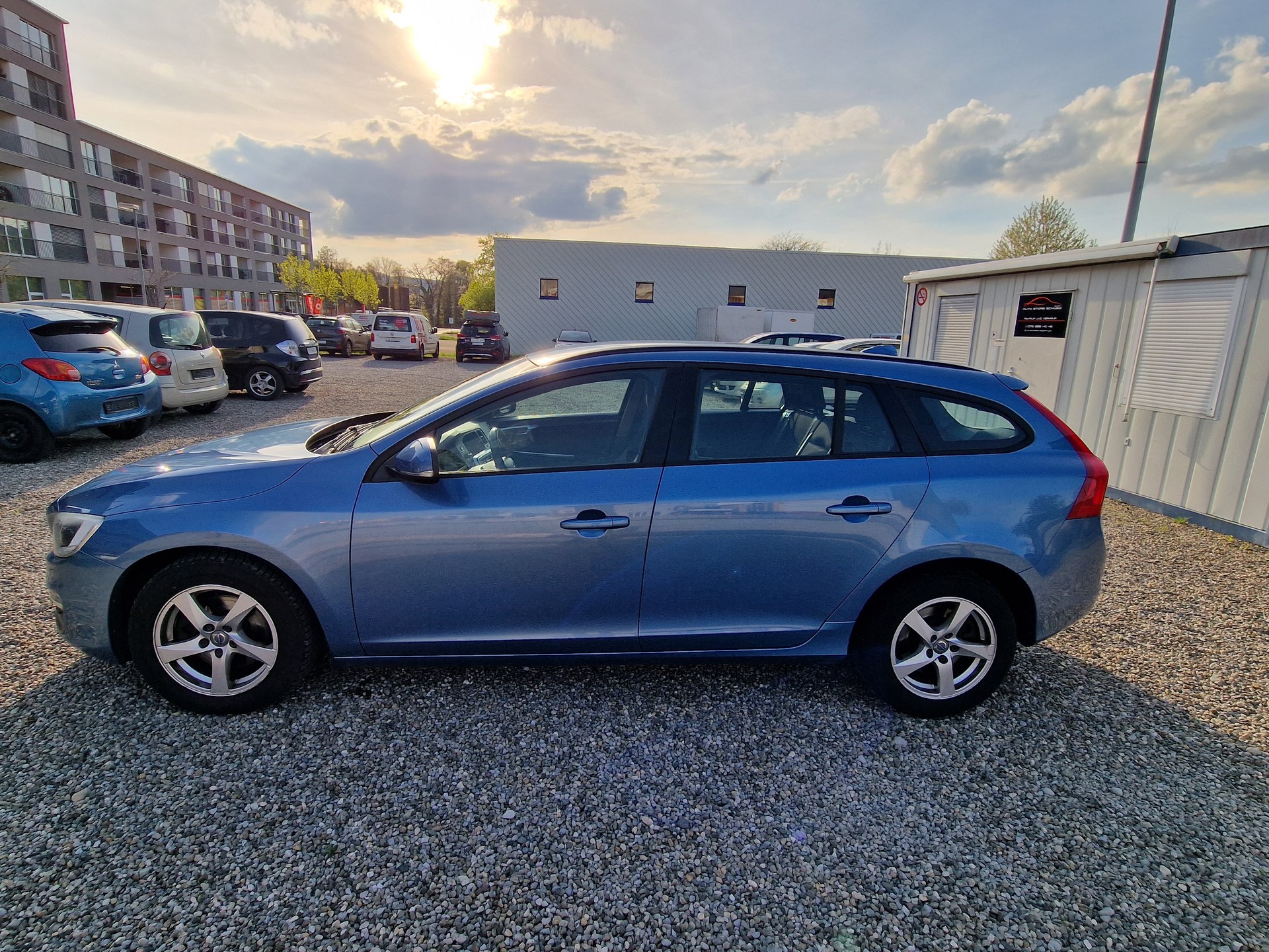 VOLVO V60 D4 Geartronic-showroom-element-3