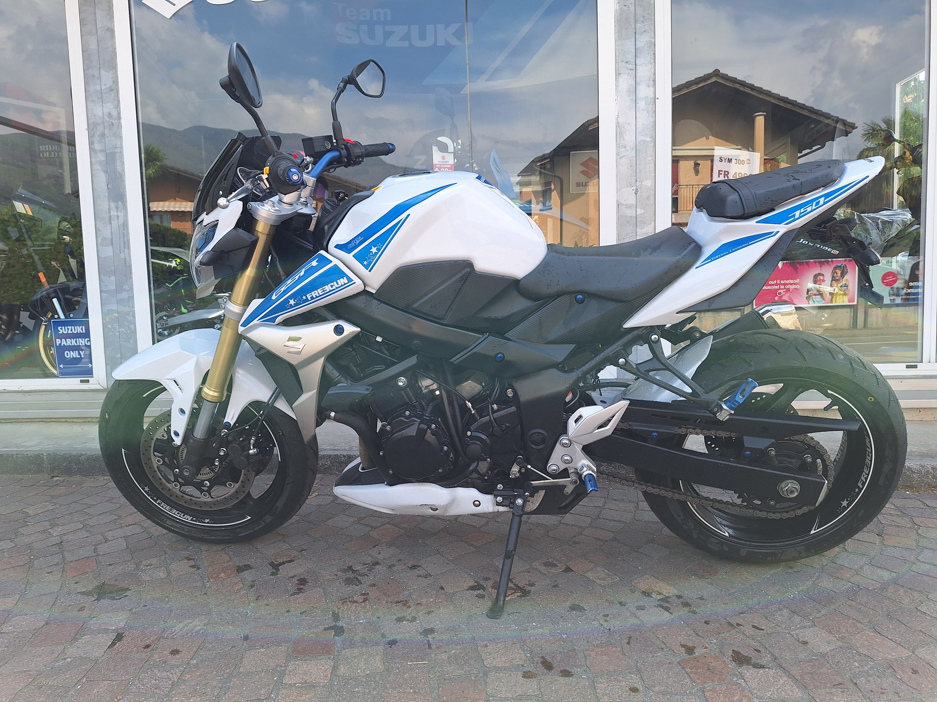 SUZUKI GSR 750 ABS Freegun-image-3