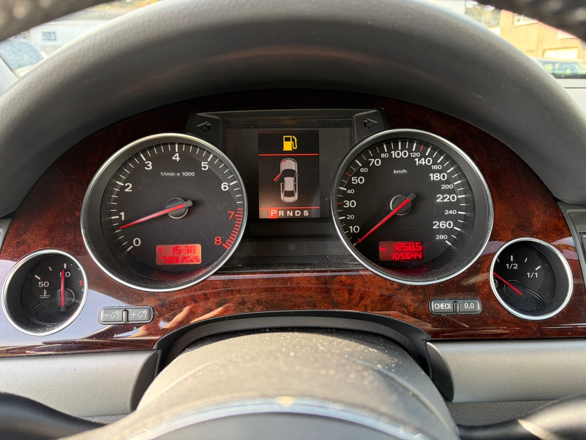 AUDI A8 4.2 quattro tiptronic-image-9