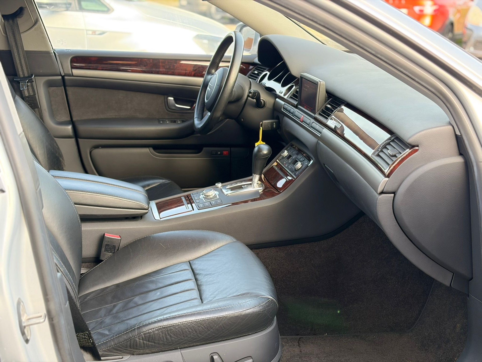 AUDI A8 4.2 quattro tiptronic-image-6