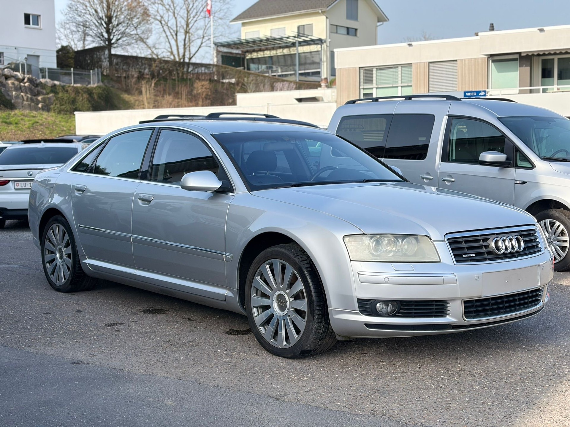 AUDI A8 4.2 quattro tiptronic-image-2