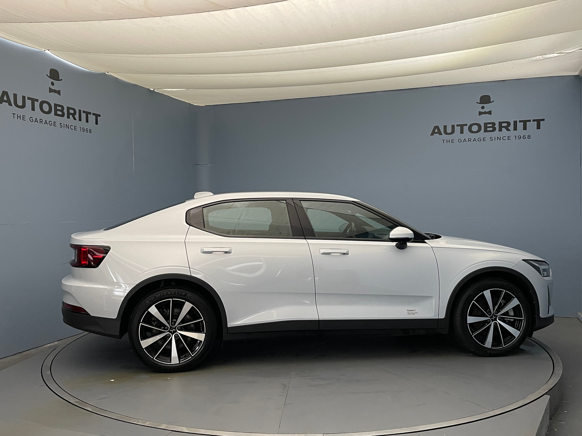 POLESTAR 2 Long Range Dual Motor-showroom-element-2