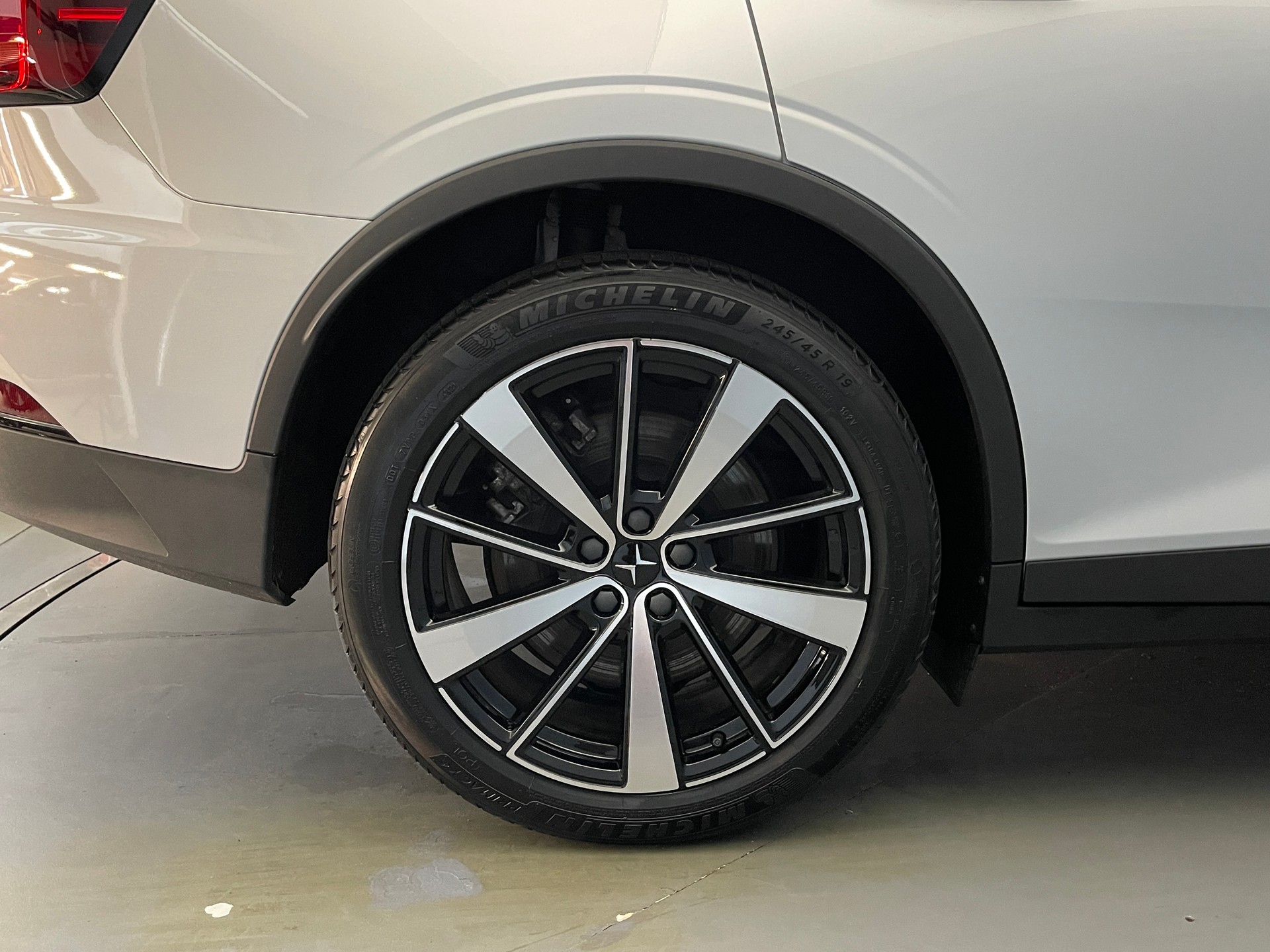 POLESTAR 2 Long Range Dual Motor-image-5
