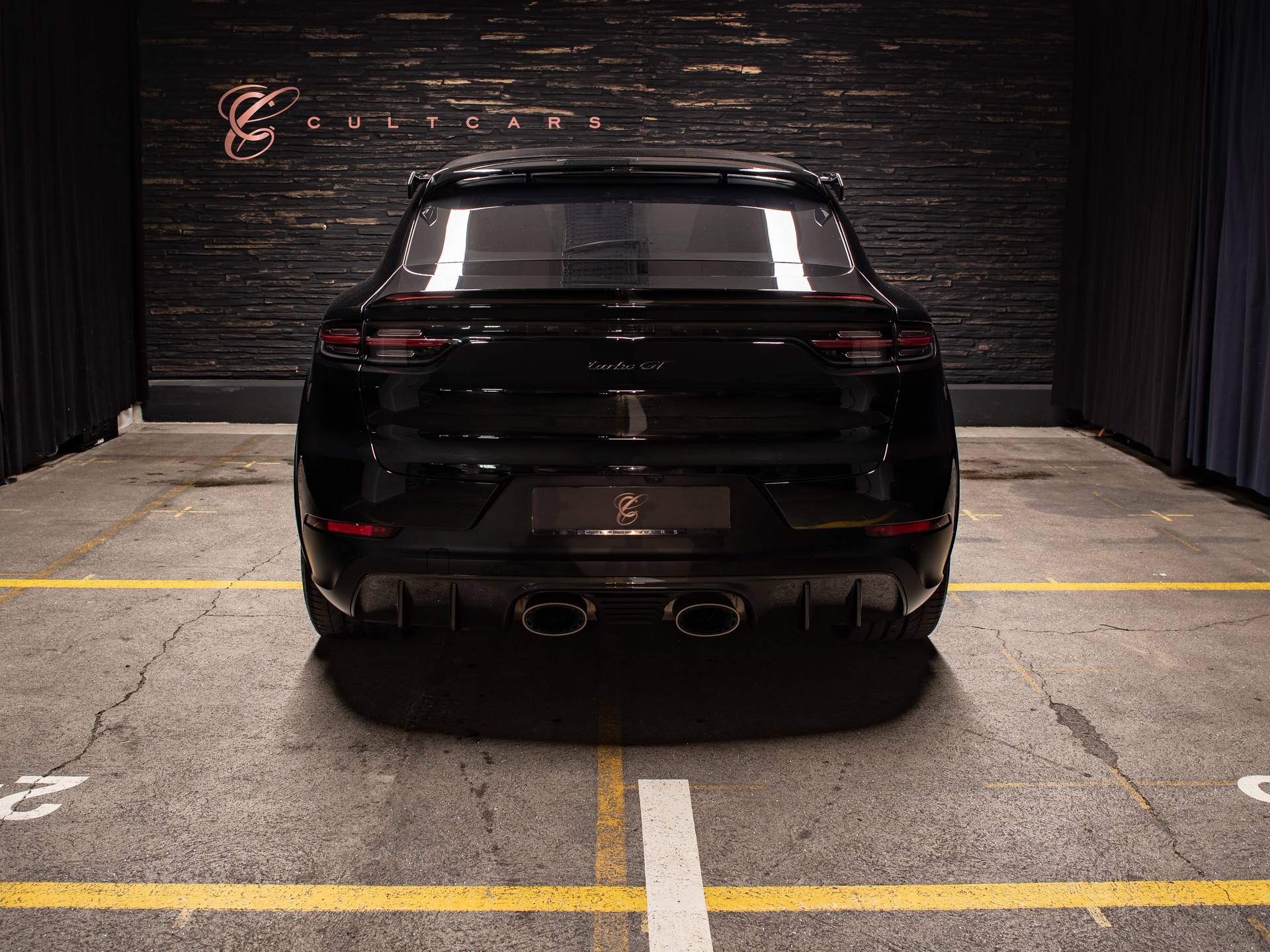 PORSCHE Cayenne Turbo GT-showroom-element-3