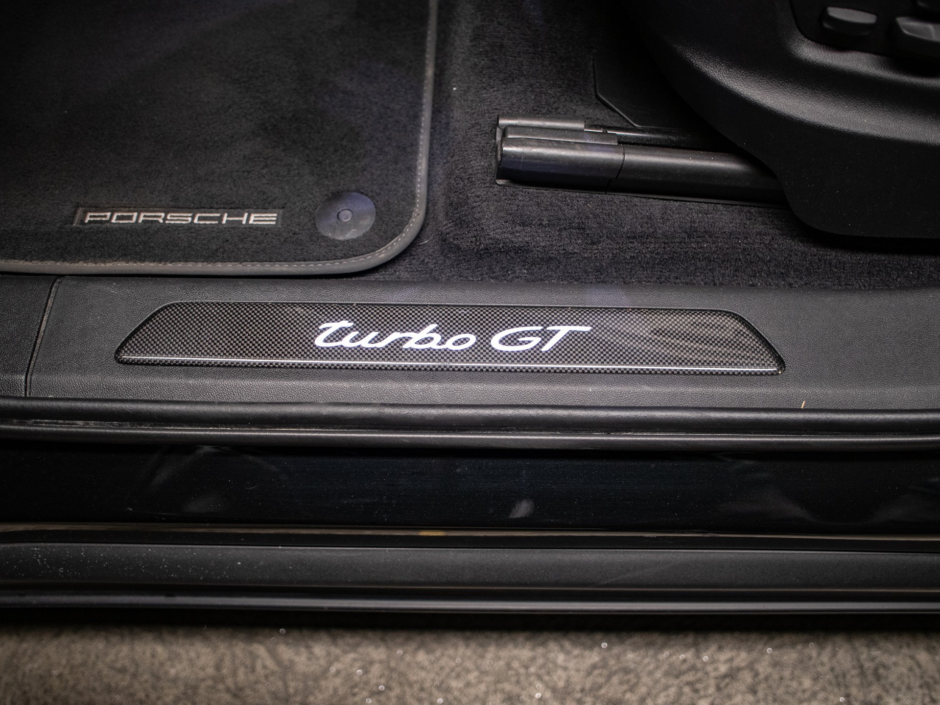 PORSCHE Cayenne Turbo GT-image-10