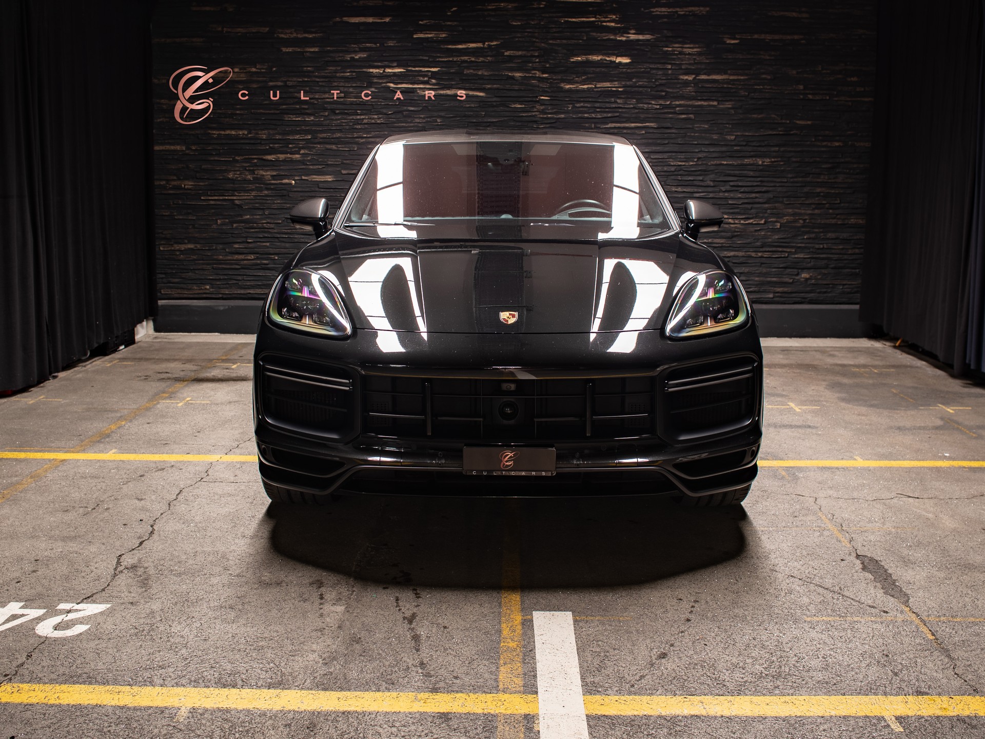 PORSCHE Cayenne Turbo GT-showroom-element-2