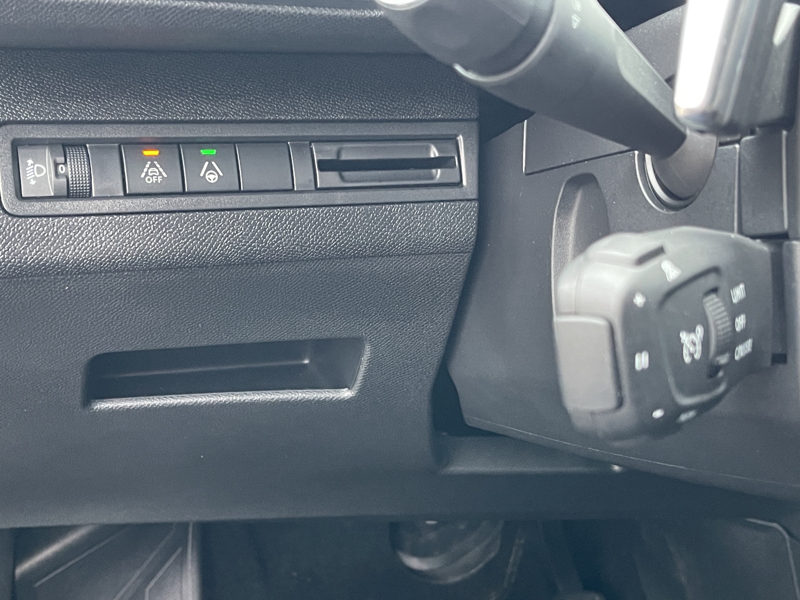 PEUGEOT 3008 1.5 BlueHDi Allure Pack EAT8-image-26