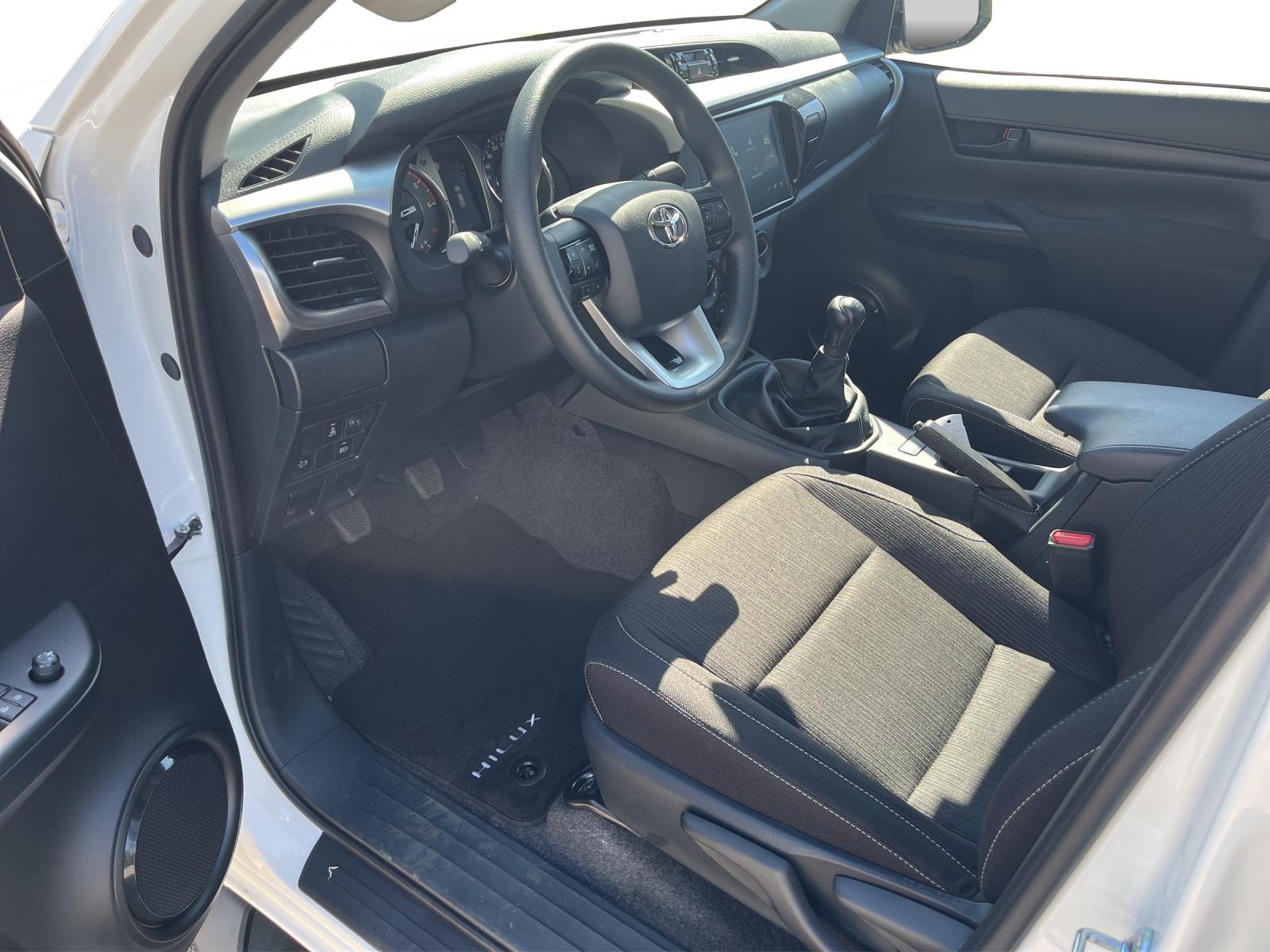 TOYOTA Hilux Double Cab.-Pick-up 2.8 D-4D 204 Comfort-image-5