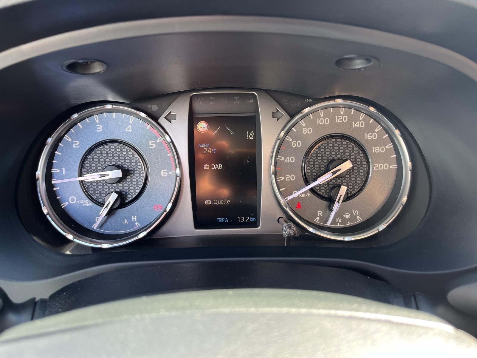 TOYOTA Hilux Double Cab.-Pick-up 2.8 D-4D 204 Comfort-image-7