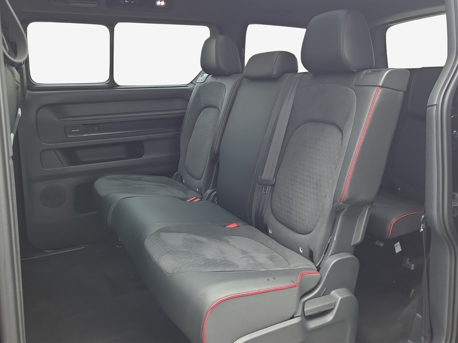 VW ID.Buzz LWB GTX 4 Motion-image-12