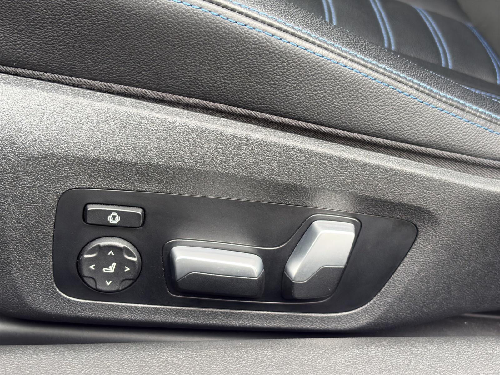 BMW M240i xDrive Coupé-image-18