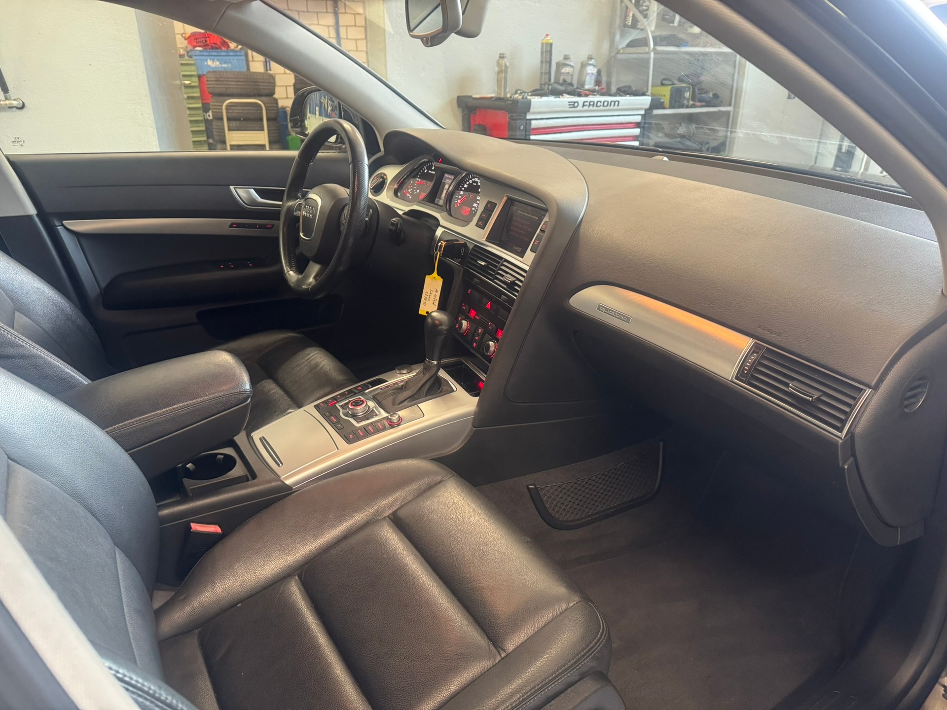 AUDI A6 Avant 3.0 V6 TDI quattro tiptronic-image-12