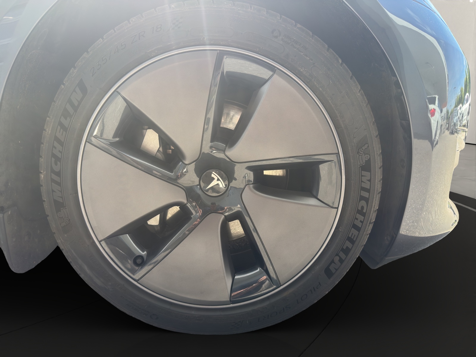 TESLA Model 3 Long Range D-image-13