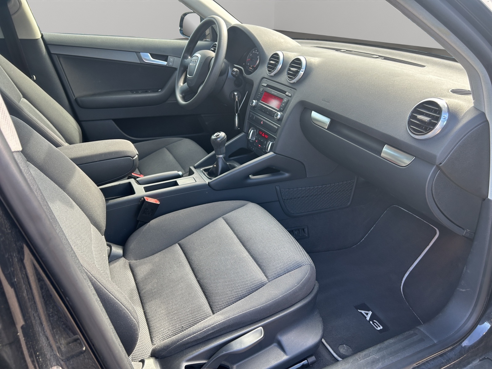 AUDI A3 Sportback 1.2 TFSI Ambition-image-11