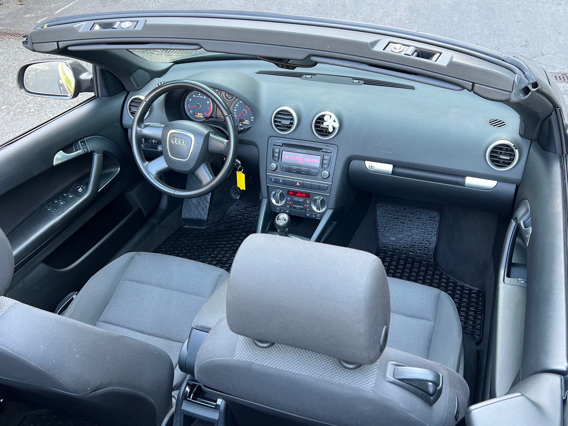 AUDI A3 Cabriolet 1.4 TFSI Attraction-image-9