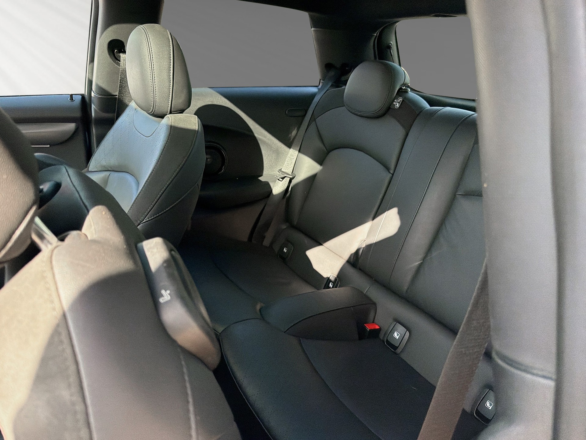 MINI Cooper SE Mosaert Edition-image-6
