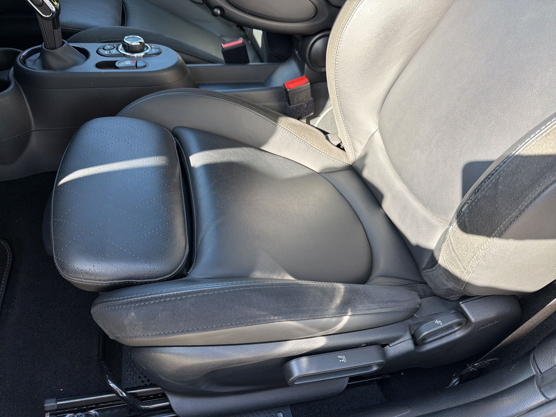 MINI Cooper SE Mosaert Edition-image-18