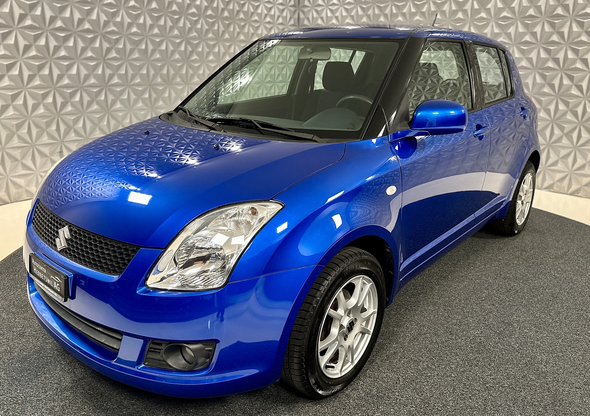 SUZUKI Swift 1.3i 16V GL Top Piz Sulai LE 4x4-image-8