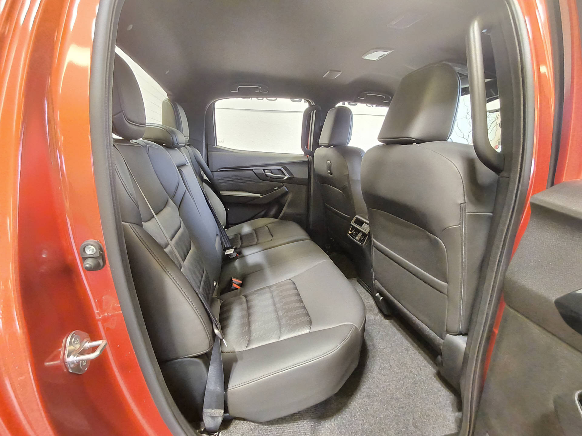 ISUZU D-Max Crew Pick-up 1.9 DDi N60 Nitro Sport 4x4-image-10