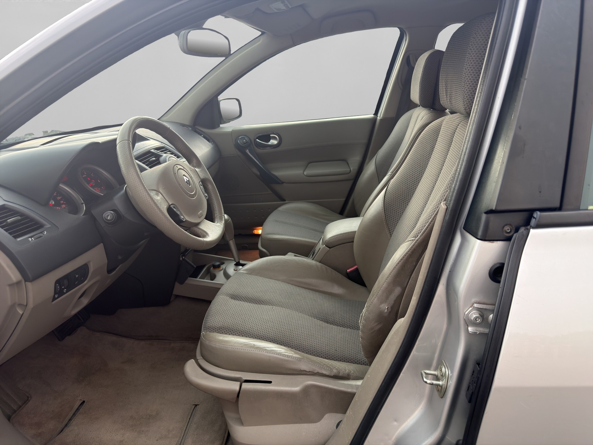 RENAULT Mégane Break 2.0 16V Expression-image-8