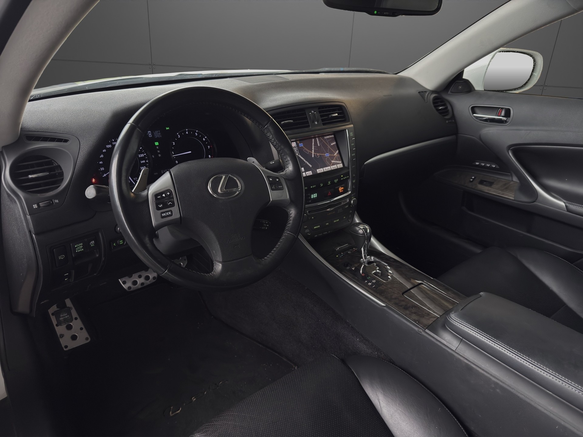 LEXUS IS 250C Edition Automatic-image-9