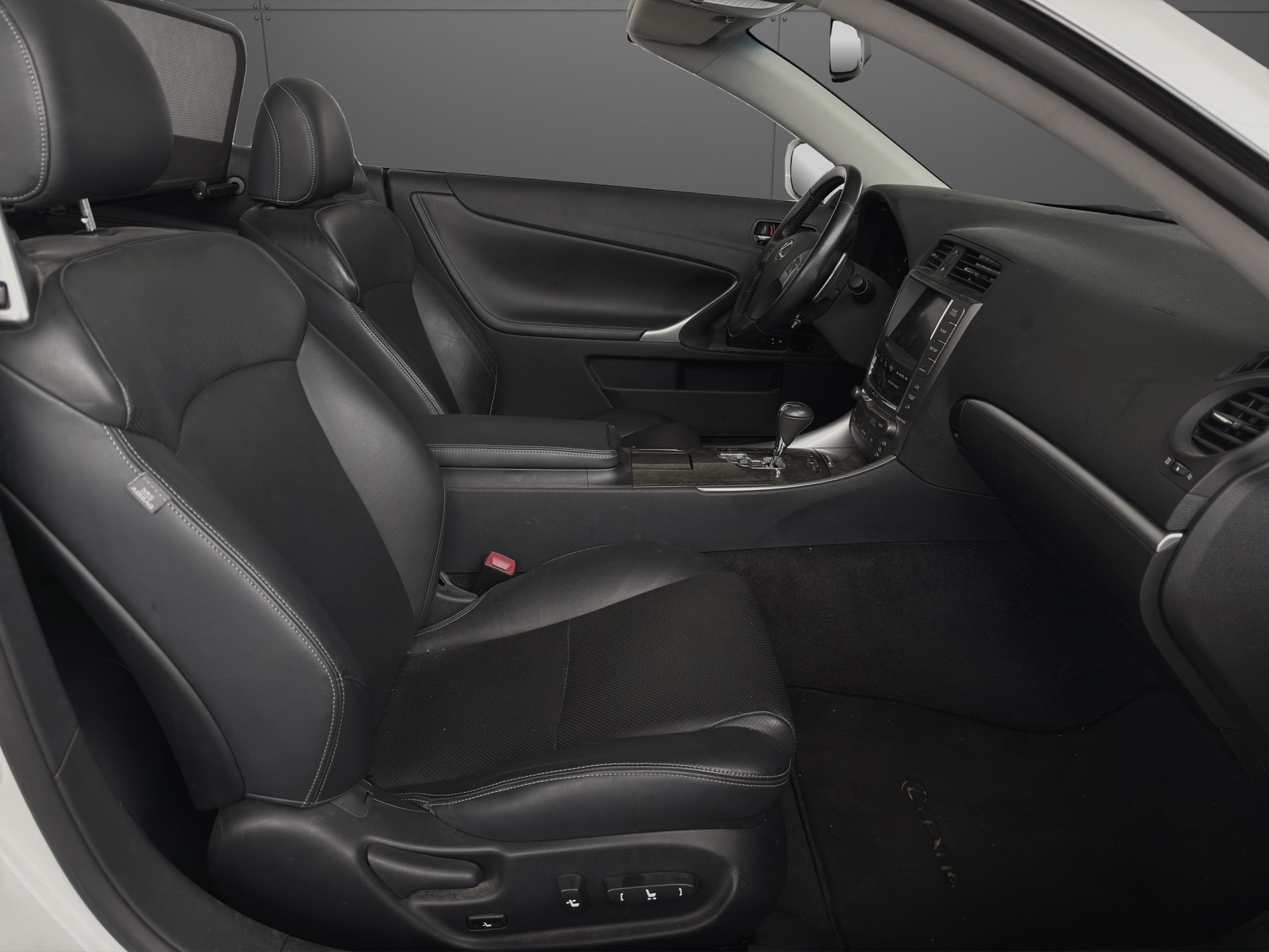 LEXUS IS 250C Edition Automatic-image-10