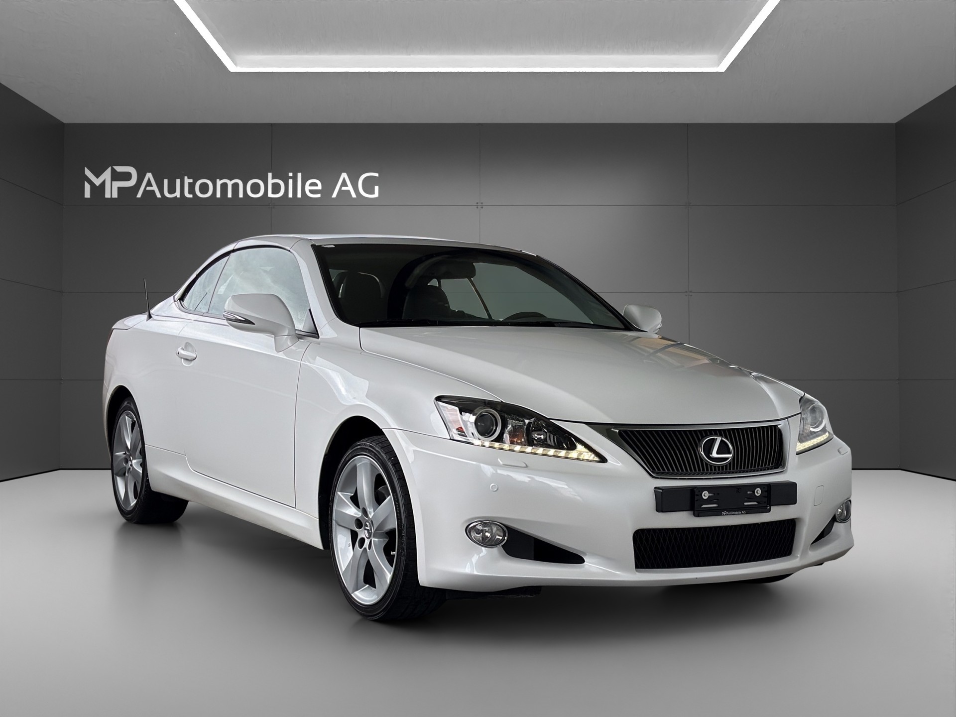 LEXUS IS 250C Edition Automatic-showroom-element-3