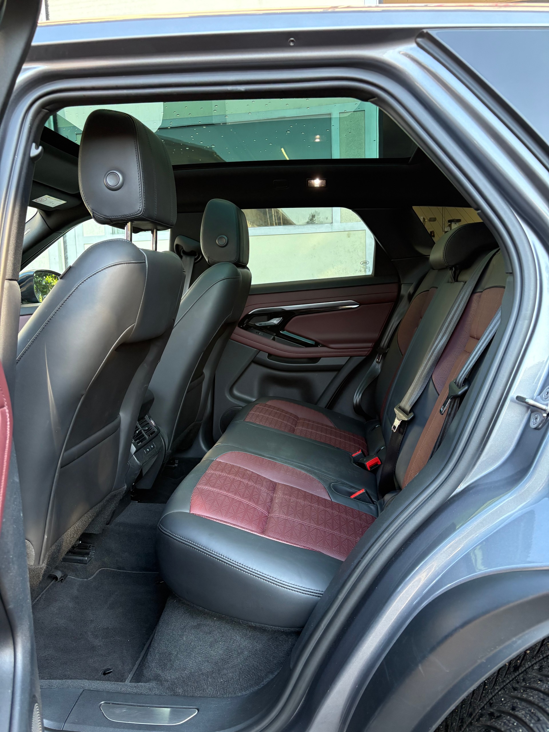 LAND ROVER Range Rover Evoque R-Dynamic D 150 HSE AT9-image-6