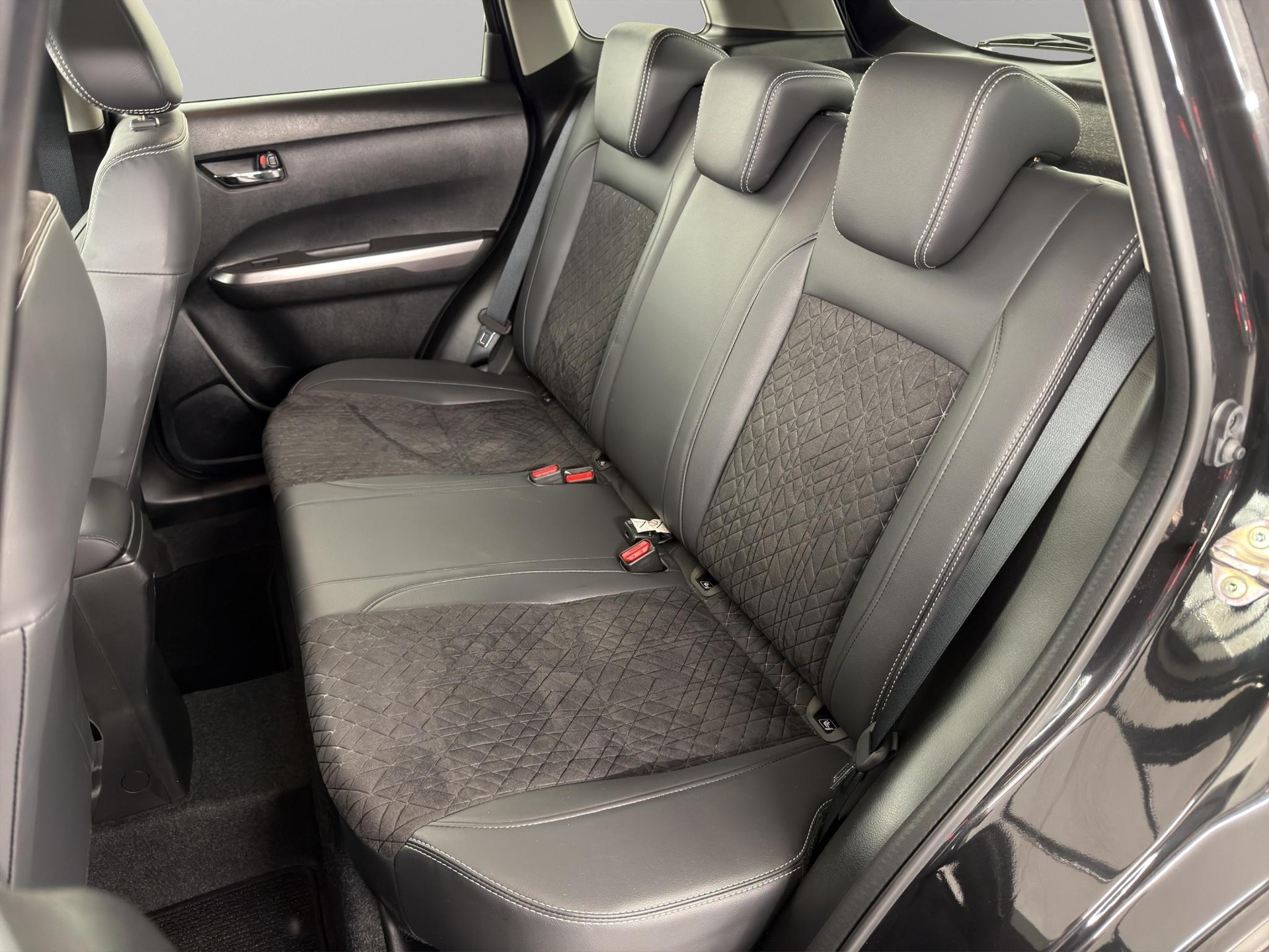 SUZUKI Vitara 1.5 Compact Top Hybrid Edition 35 4x4-image-9